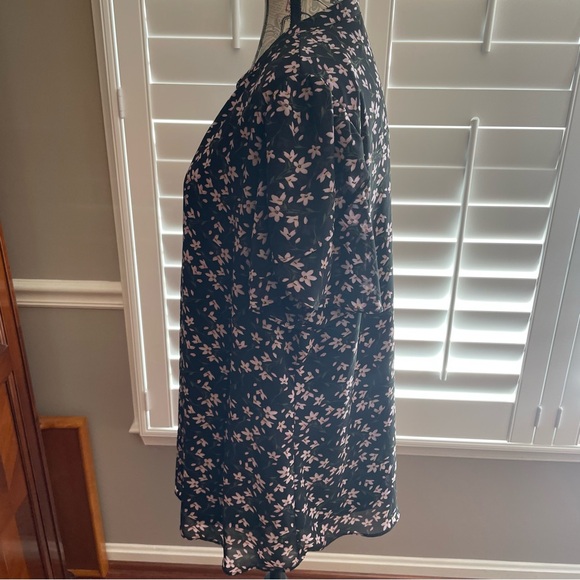 Chic Black and Pink Floral Blouse - Picture 5 of 8